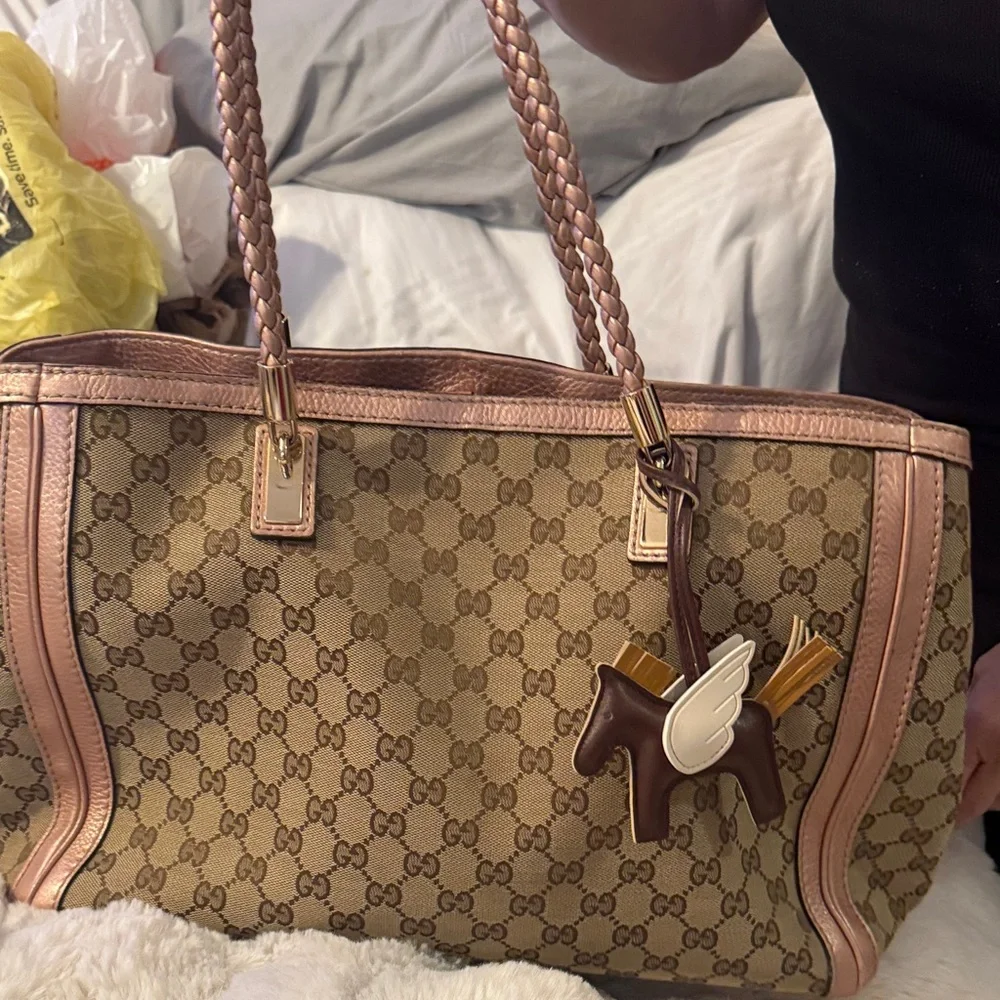 Gucci Beige GG Canvas Tote with Pink Trim excellent condition!! - Picture 1 of 3